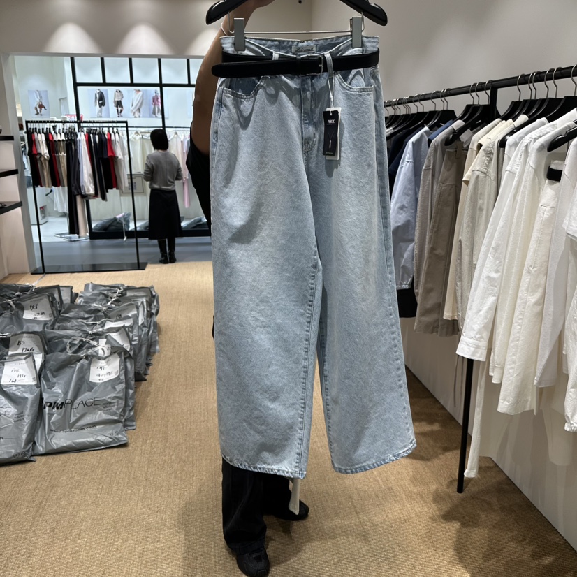 FEBRUARY 11韓國直郵女裝新品真品牛仔褲不含腰帶直筒牛仔FEBRUARY 11牛仔褲圖色1