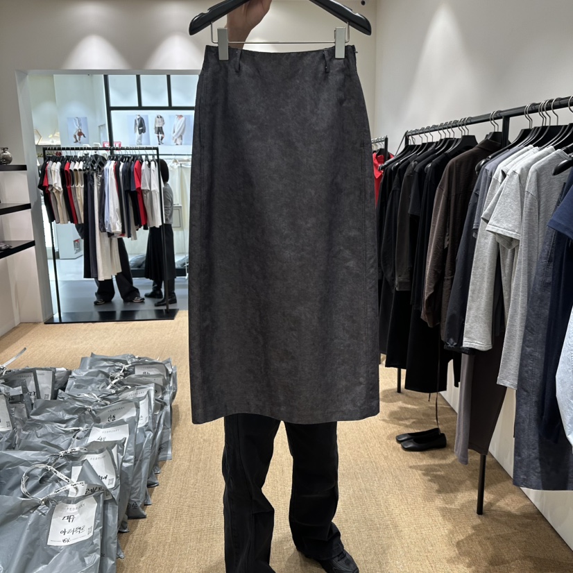 FEBRUARY 11韓國直郵女裝新款熱賣推薦職業時尚人氣長裙FEBRUARY 11長裙圖色2墨色