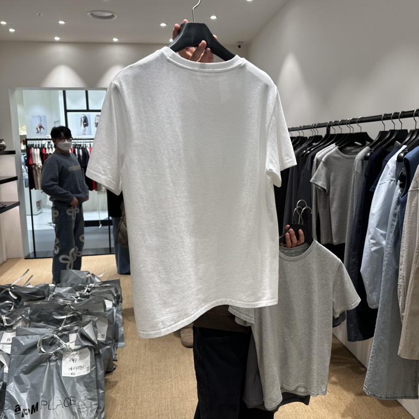 FEBRUARY 11東大門實拍女裝新品職業推薦真品時尚人氣T恤FEBRUARY 11T恤