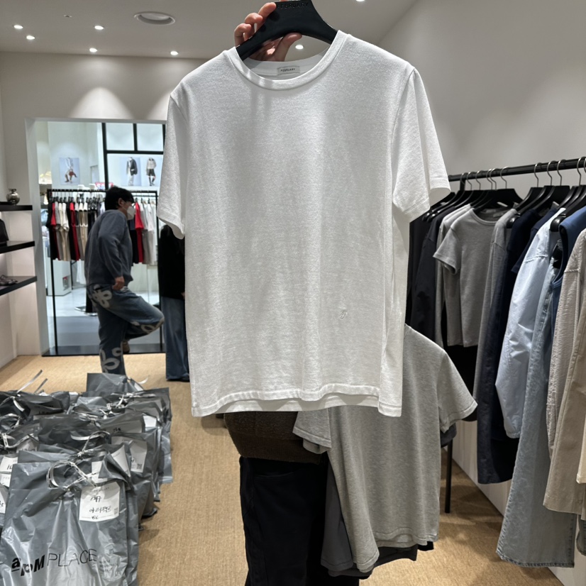 FEBRUARY 11東大門實拍女裝新品職業推薦真品時尚人氣T恤FEBRUARY 11T恤圖色1