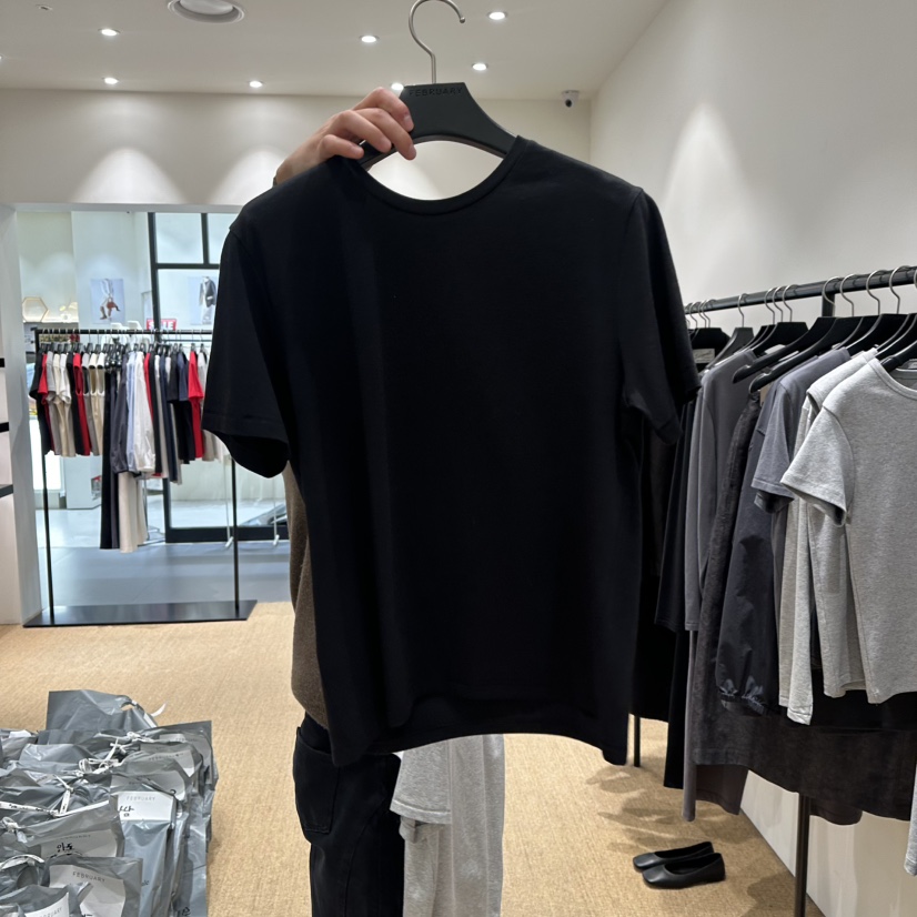 FEBRUARY 11東大門實拍女裝新品職業推薦真品時尚人氣T恤FEBRUARY 11T恤圖色4黑色