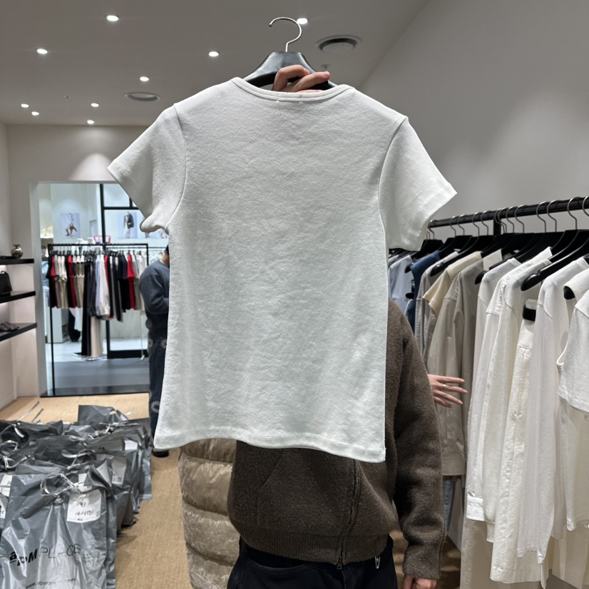 FEBRUARY 11韓國直郵女裝新品人氣26春季職業熱賣休閑T恤FEBRUARY 11T恤