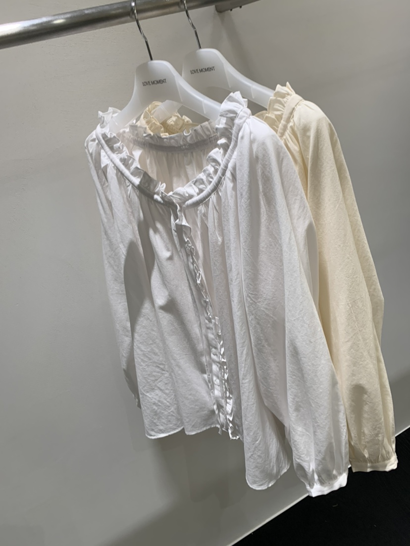 LOVE MOMENT東大門直郵女士新品休閑熱賣真品襯衫蕾絲衫V領LOVE MOMENT襯衫/蕾絲衫