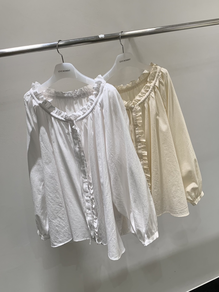 LOVE MOMENT東大門直郵女士新品休閑熱賣真品襯衫蕾絲衫V領LOVE MOMENT襯衫/蕾絲衫