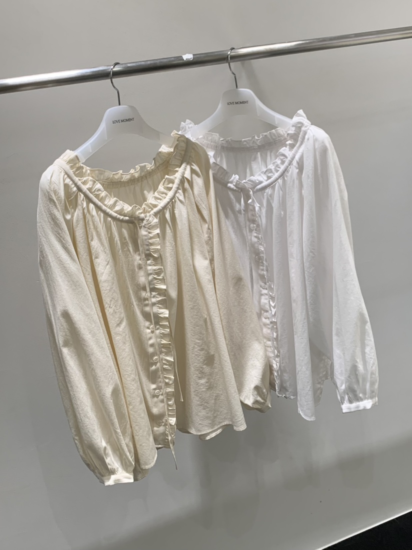 LOVE MOMENT東大門直郵女士新品休閑熱賣真品襯衫蕾絲衫V領LOVE MOMENT襯衫/蕾絲衫