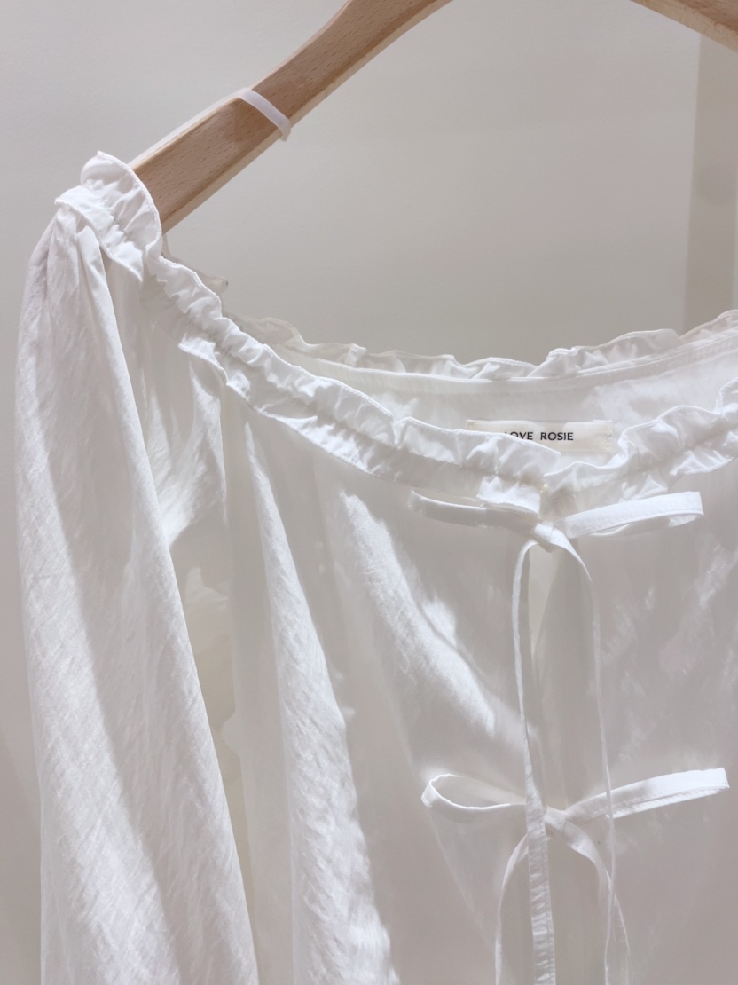 LOVE ROSIE東大門代購女裝新款人氣時尚真品熱賣襯衫蕾絲衫LOVE ROSIE襯衫/蕾絲衫