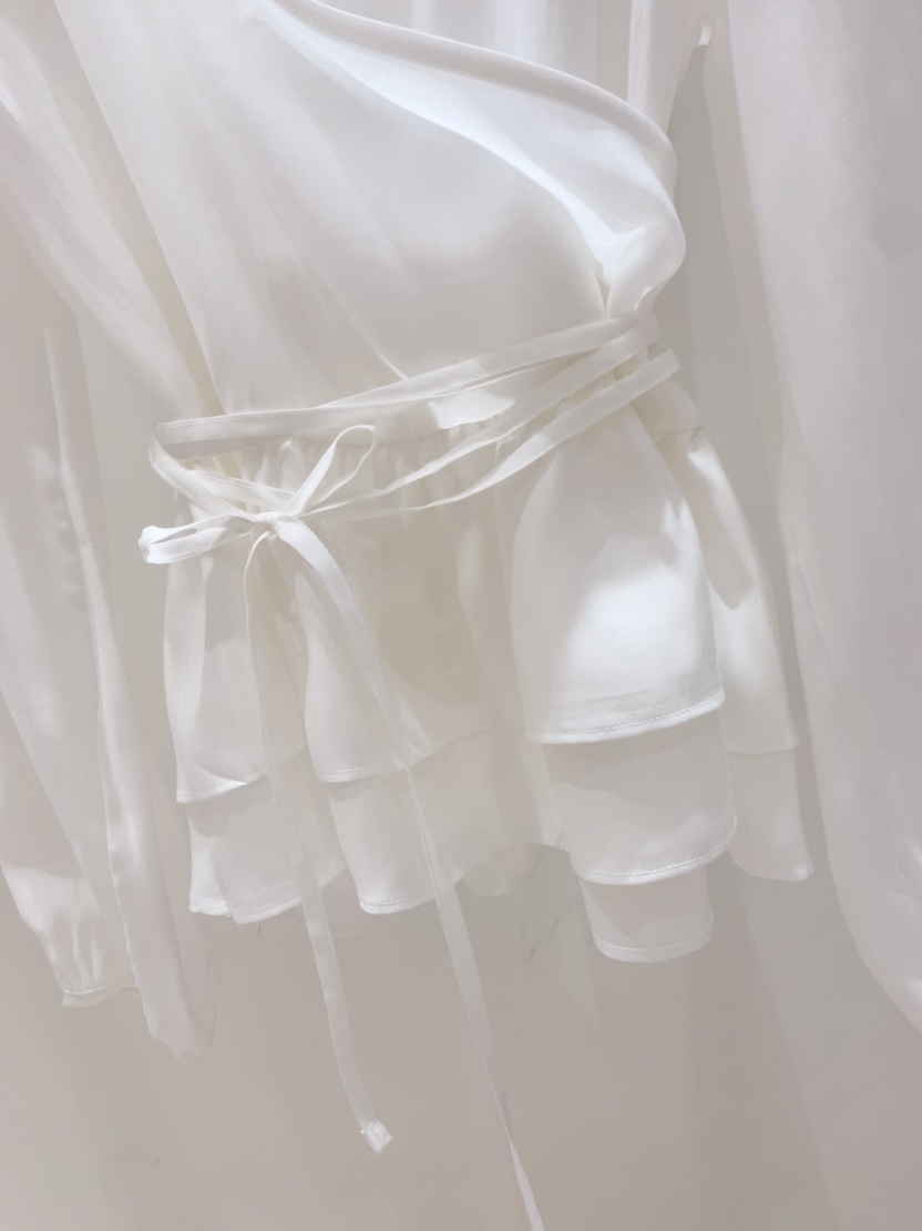 LOVE ROSIE韓國代購女士新款26春夏時尚熱賣人氣襯衫蕾絲衫LOVE ROSIE襯衫/蕾絲衫