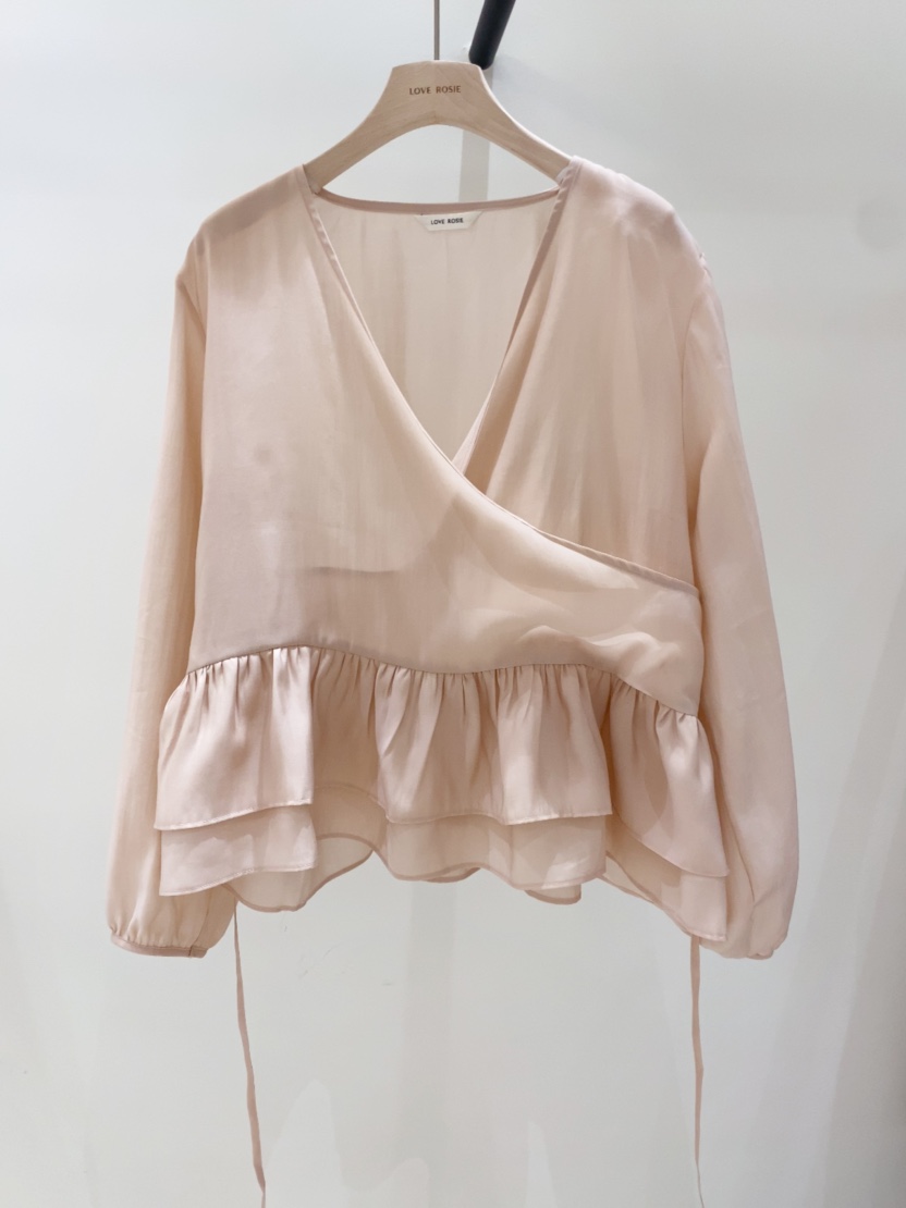 LOVE ROSIE韓國代購女士新款26春夏時尚熱賣人氣襯衫蕾絲衫LOVE ROSIE襯衫/蕾絲衫