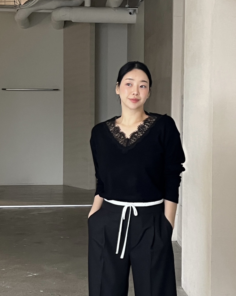 VERNI東大門直郵女士新款人氣真品26春夏熱賣長袖T恤V領蕾絲VERNI長袖T恤