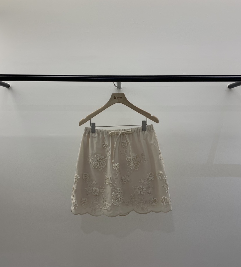 LA CREME韓國直郵女士新品熱賣時尚推薦26春夏真品短裙花朵LA CREME短裙圖色1