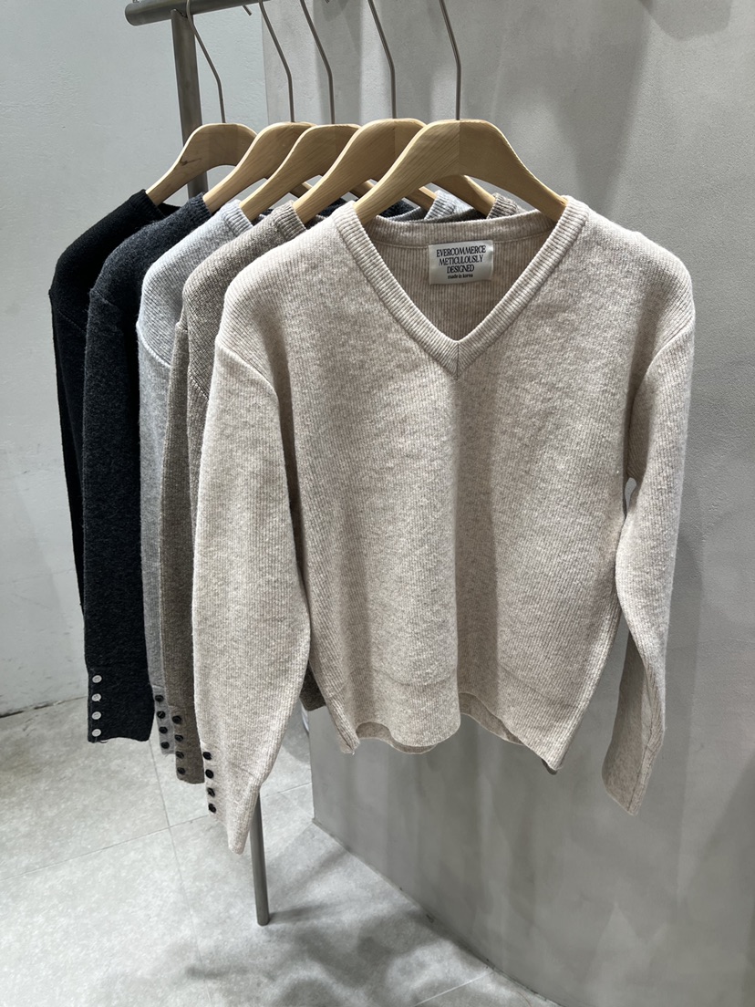 EVERCOMMERCE METICULOUSLY DESIGNED韓國代購女裝新款熱賣針織衫EVERCOMMERCE METICULOUSLY DESIGNED針織衫