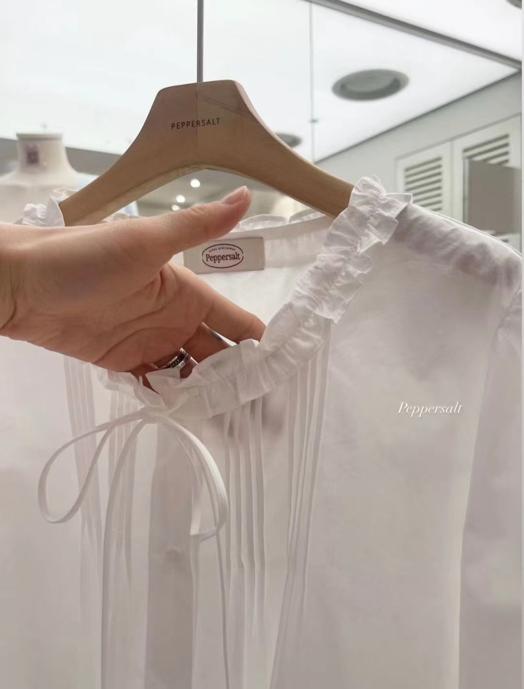 PEPPER 페페東大門代購女裝新品推薦襯衫蕾絲衫毛絨褶裥PEPPER-SEOUL襯衫/蕾絲衫