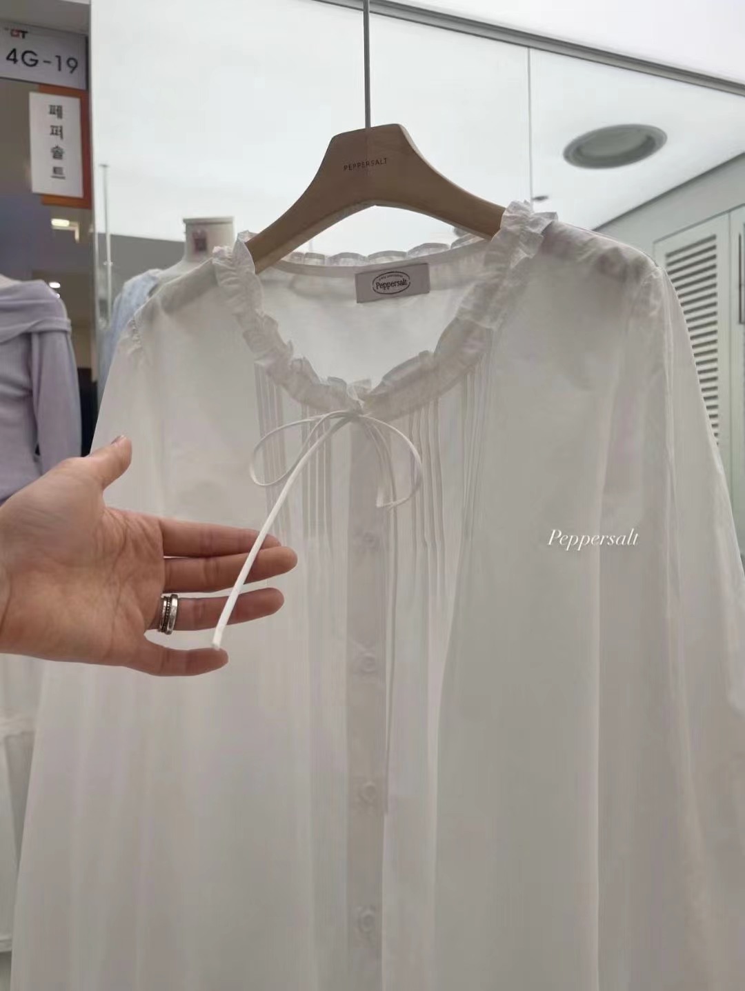 PEPPER 페페東大門代購女裝新品推薦襯衫蕾絲衫毛絨褶裥PEPPER-SEOUL襯衫/蕾絲衫
