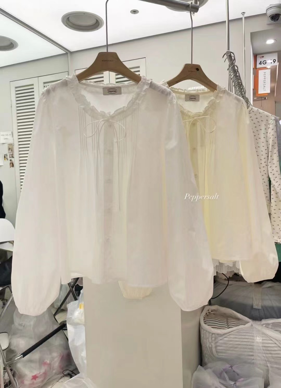 PEPPER 페페東大門代購女裝新品推薦襯衫蕾絲衫毛絨褶裥PEPPER-SEOUL襯衫/蕾絲衫
