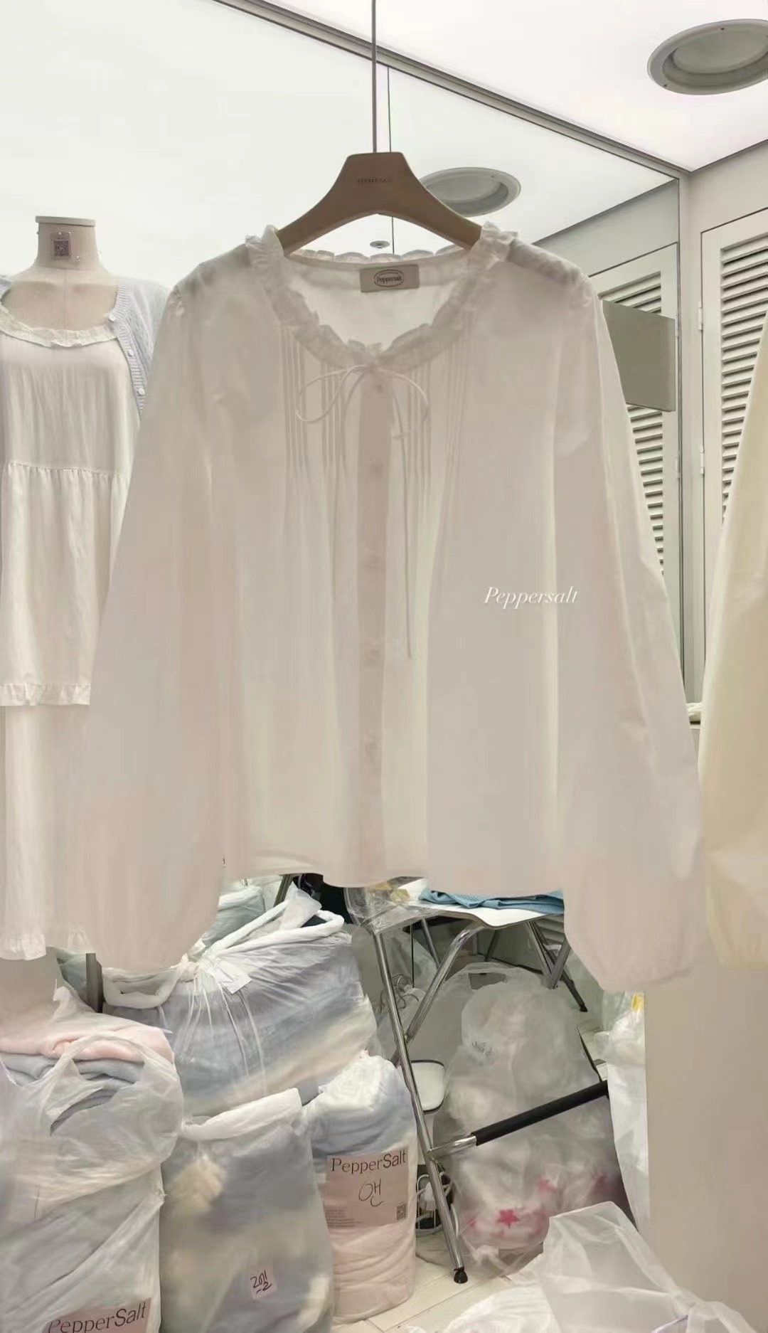 PEPPER 페페東大門代購女裝新品推薦襯衫蕾絲衫毛絨褶裥PEPPER-SEOUL襯衫/蕾絲衫圖色1