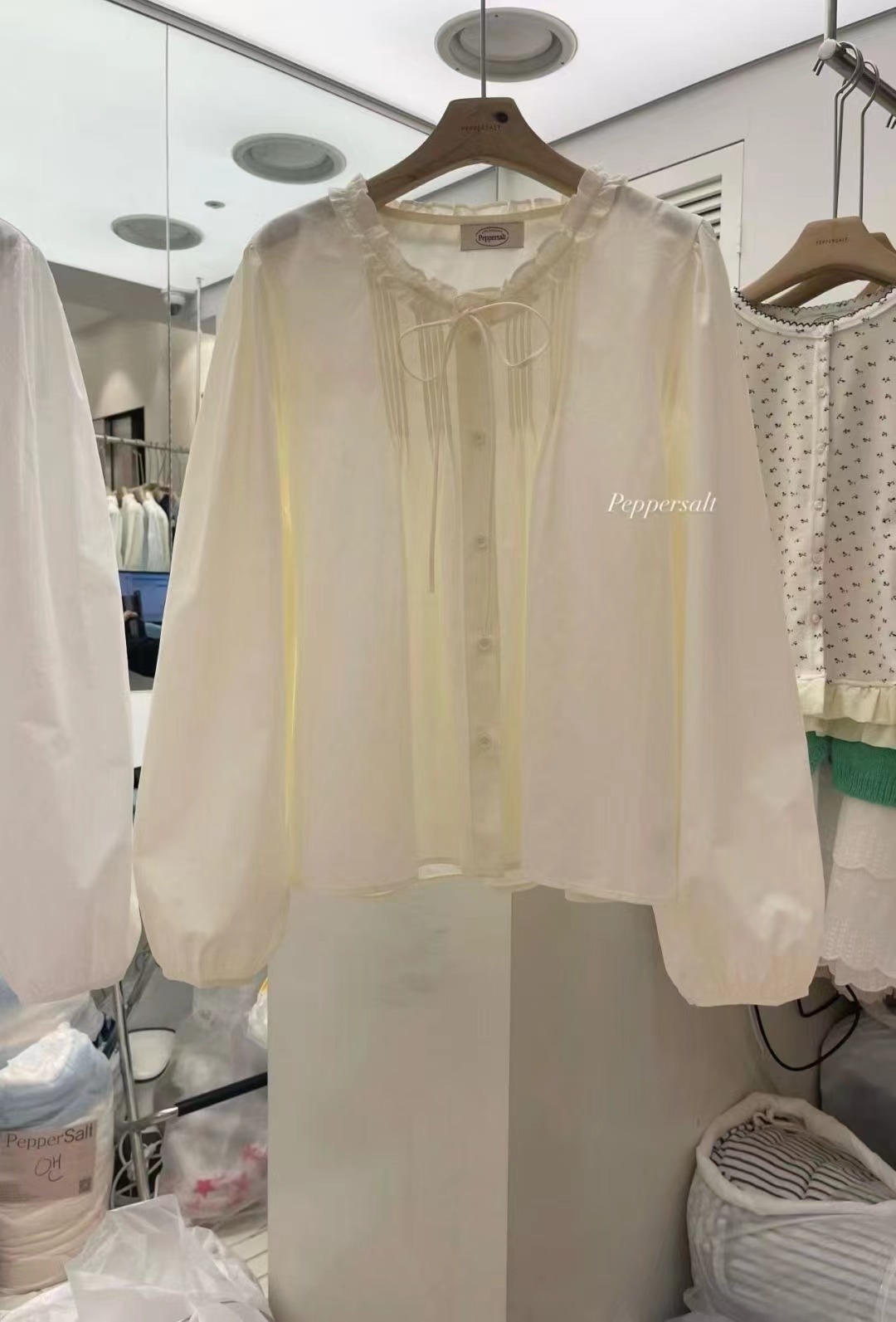 PEPPER 페페東大門代購女裝新品推薦襯衫蕾絲衫毛絨褶裥PEPPER-SEOUL襯衫/蕾絲衫圖色2