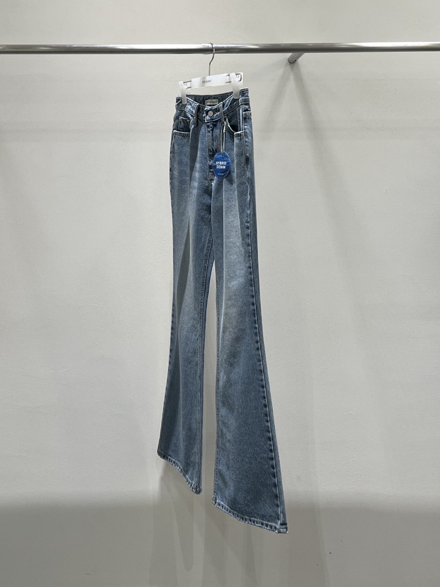 LOVE MOMENT韓國直郵女士新款真品熱賣推薦牛仔褲修身喇叭LOVE MOMENT牛仔褲