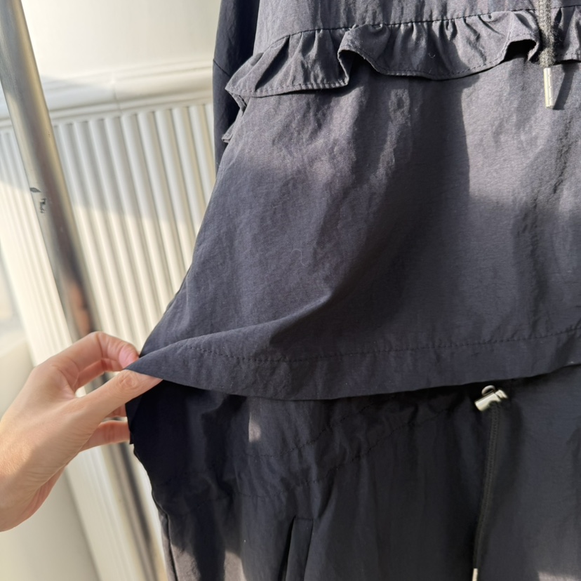 PALETTE-Q東大門直郵女裝新品推薦真品職業長款風衣荷葉邊PALETTE-Q長款風衣