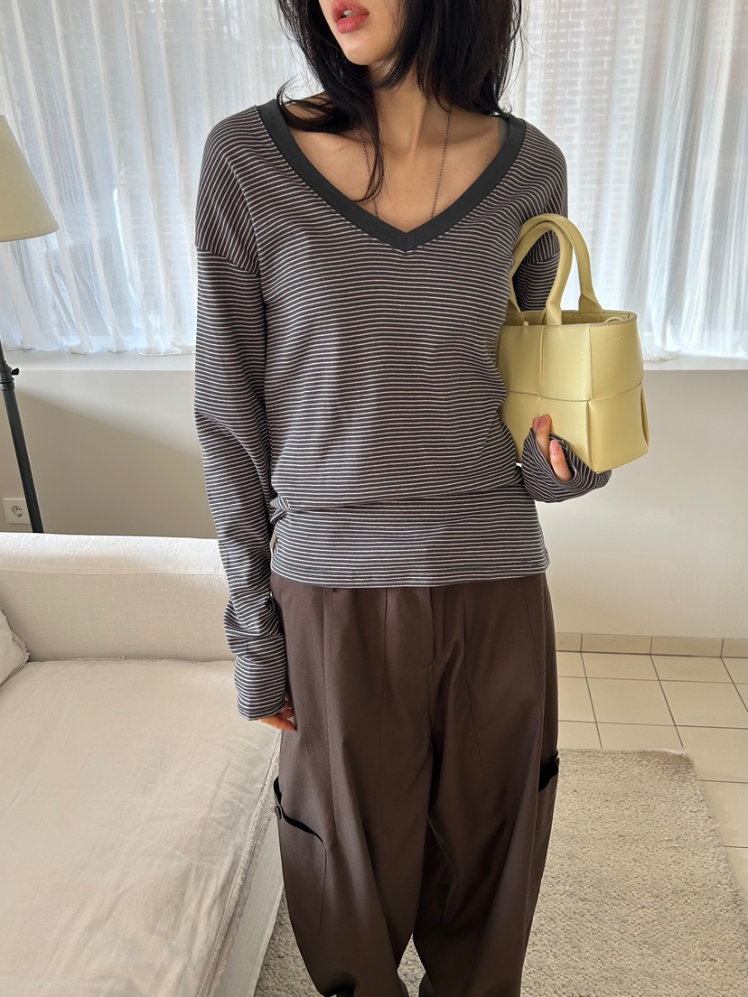 ME MO東大門直郵女士新品真品時尚人氣26春夏長袖T恤V領ME MO長袖T恤