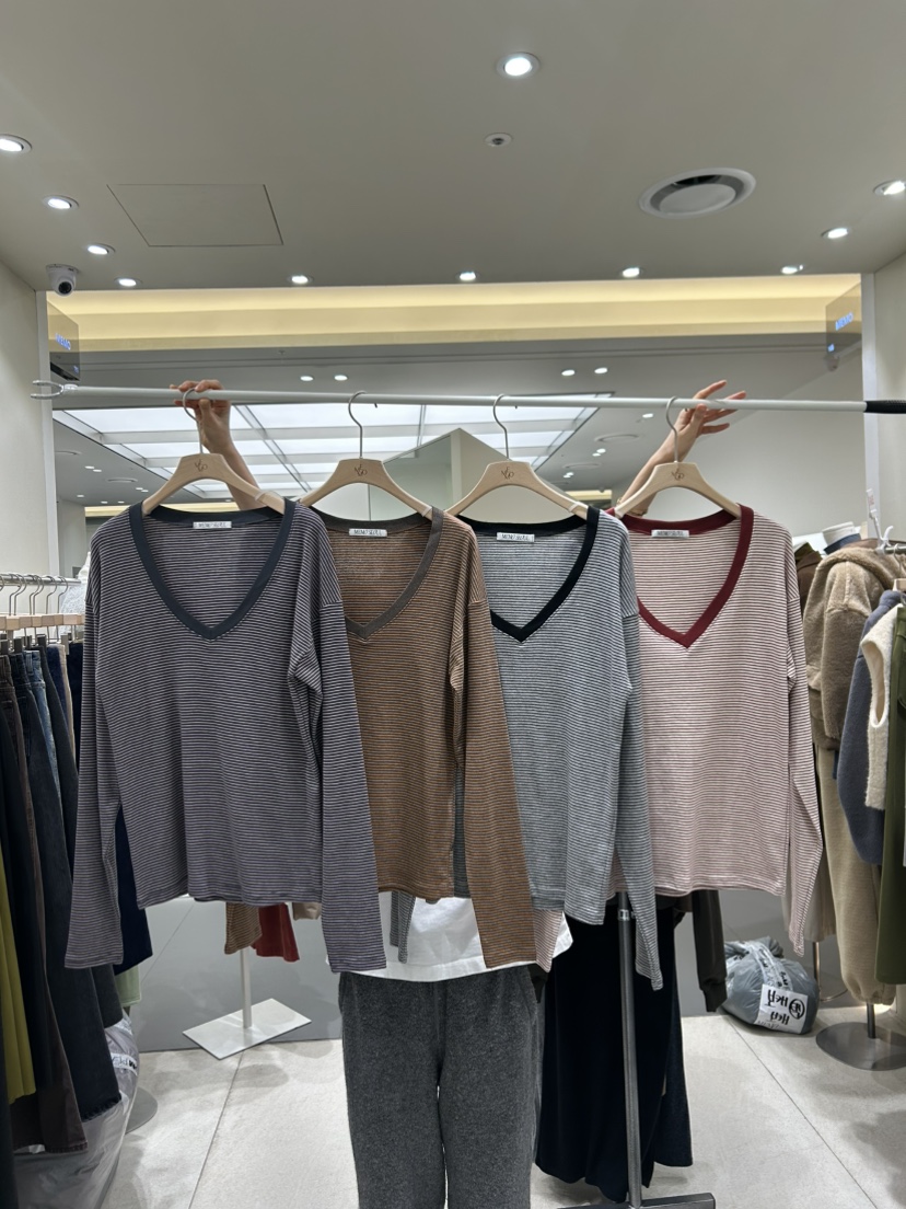 ME MO東大門直郵女士新品真品時尚人氣26春夏長袖T恤V領ME MO長袖T恤