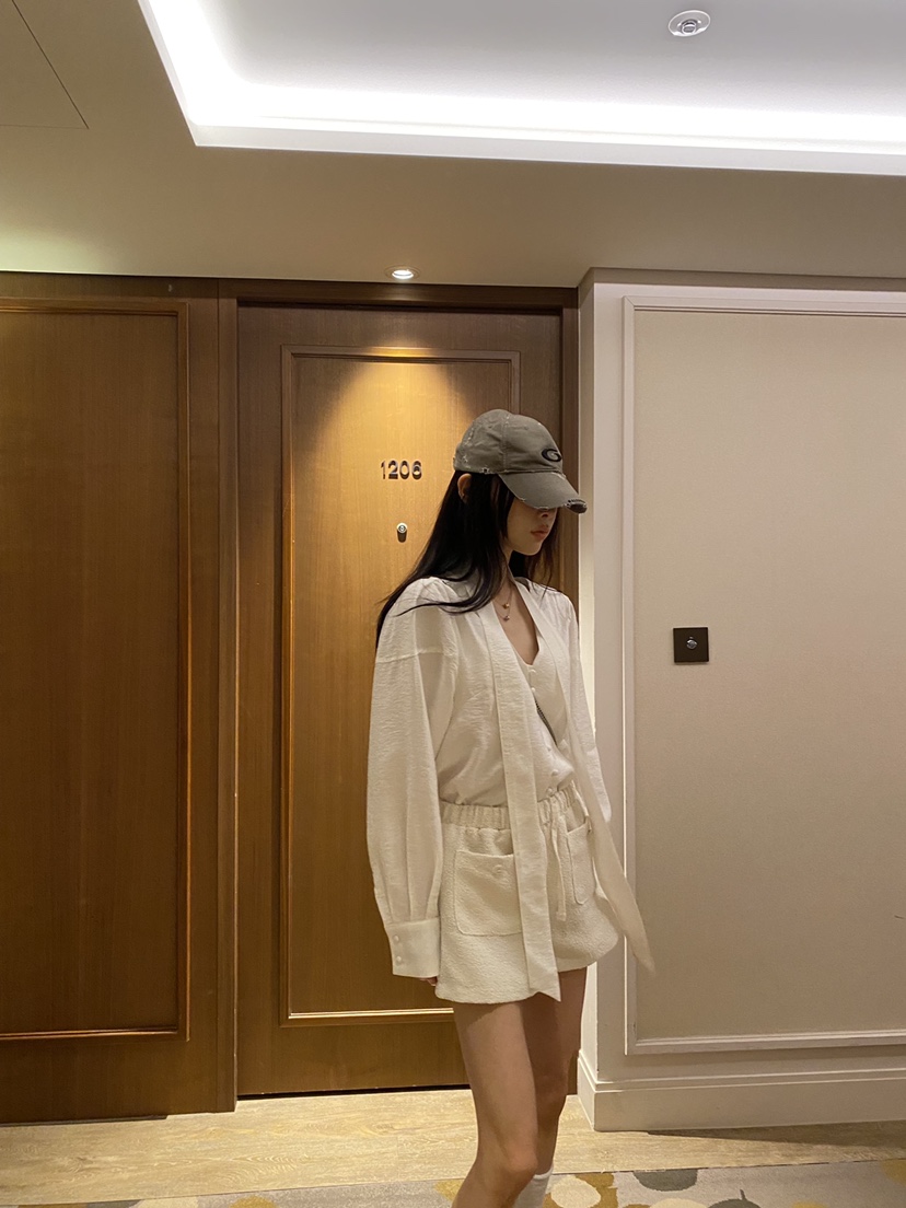 FOUREIGHT韓國直郵女裝新款休閑熱賣時尚26春夏襯衫蕾絲衫FOUR EIGHT襯衫/蕾絲衫