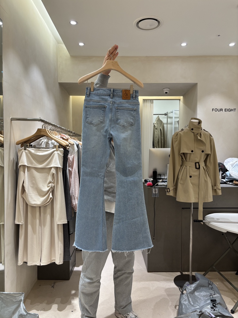 FOUREIGHT東大門代購女裝新款熱賣時尚推薦職業牛仔褲喇叭FOUR EIGHT牛仔褲