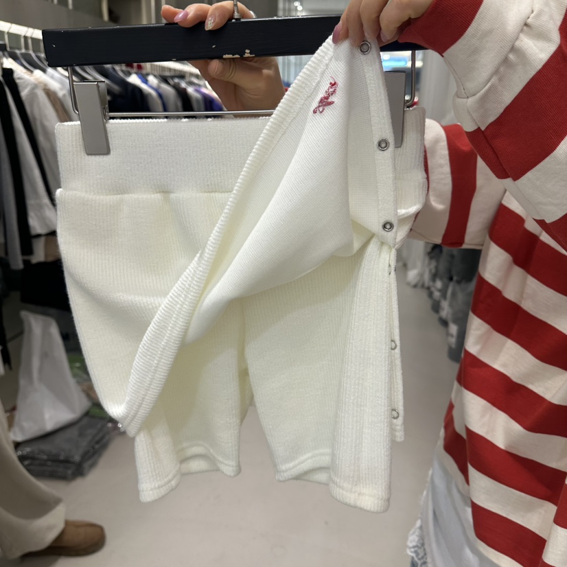 ARTE STUDIO/ATTENTION EDITORIAL東大門直郵女士新款熱賣裙褲鏤空ARTE STUDIO/ATTENTION EDITORIAL裙褲