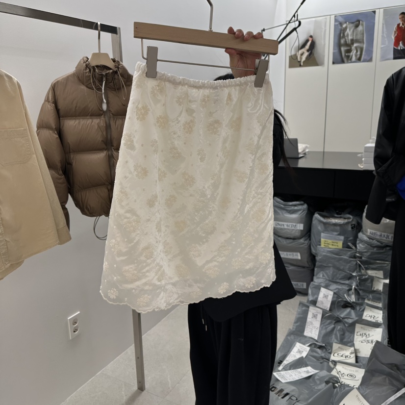 WRITTEN BY東大門直郵女士新品真品人氣半身裙中短裙刺繡WRITTEN BY半身裙/中短裙