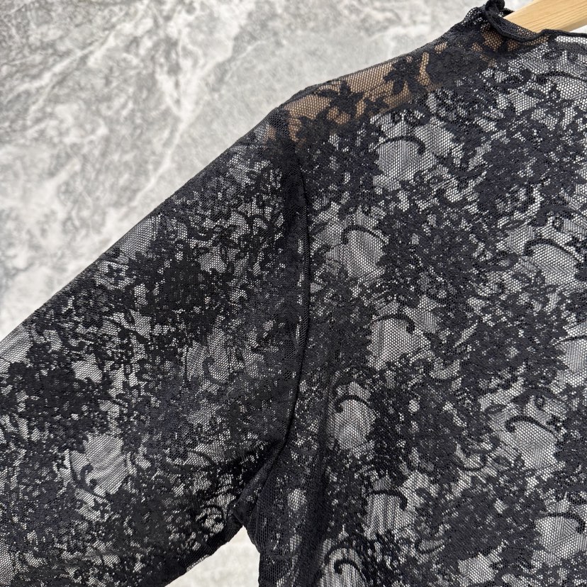 ROOKIE BUD東大門代購女裝新款26春夏熱賣長袖T恤花朵透明ROOKIE BUD-L長袖T恤