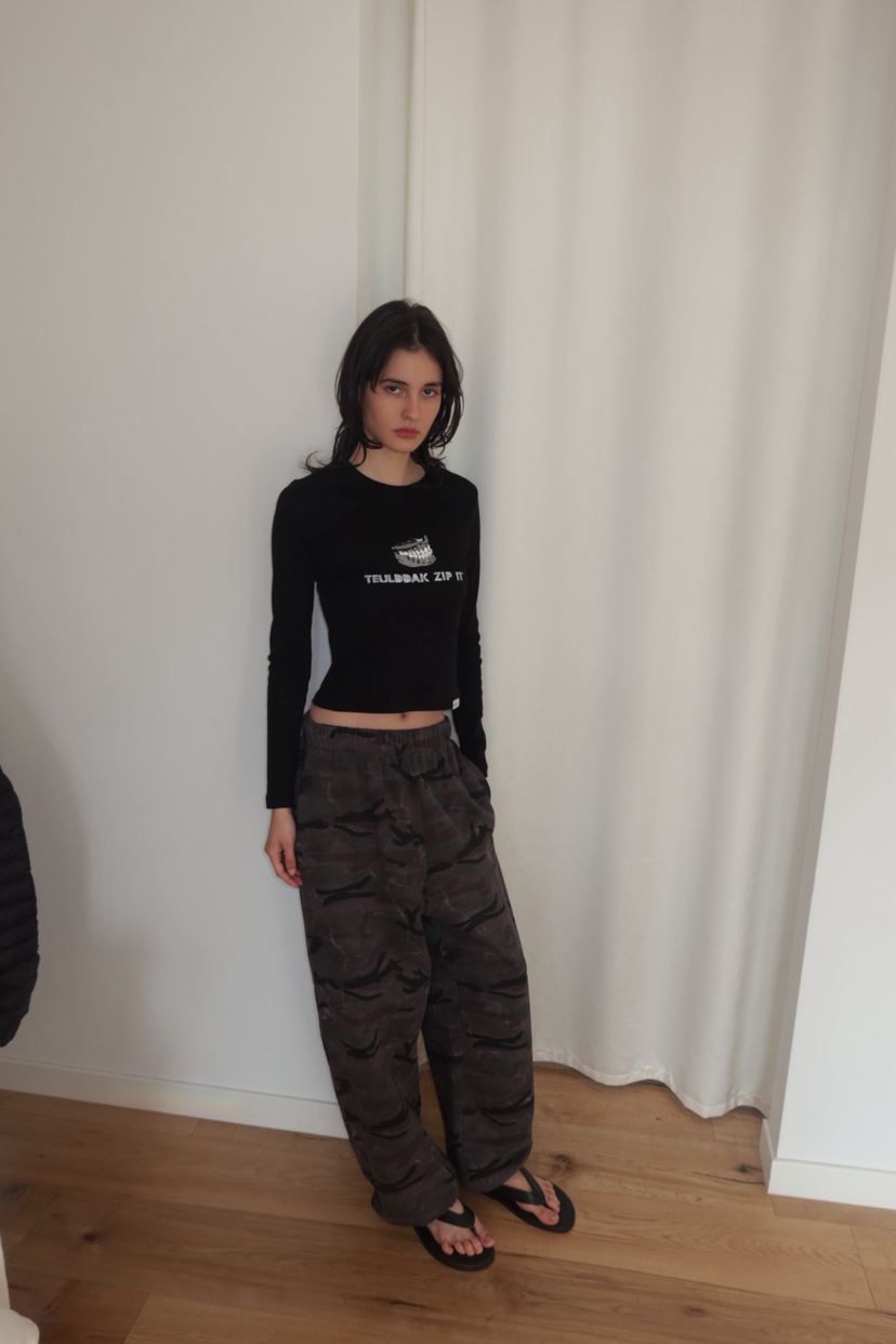 FIFO/UNANSWERED-MYSTERY韓國直郵女裝新品推薦長袖T恤FIFO/UNANSWERED-MYSTERY長袖T恤