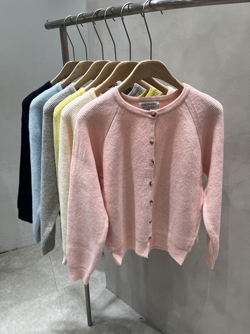 EVERCOMMERCE METICULOUSLY DESIGNED東大門代購女裝新款熱賣針織衫EVERCOMMERCE METICULOUSLY DESIGNED針織衫