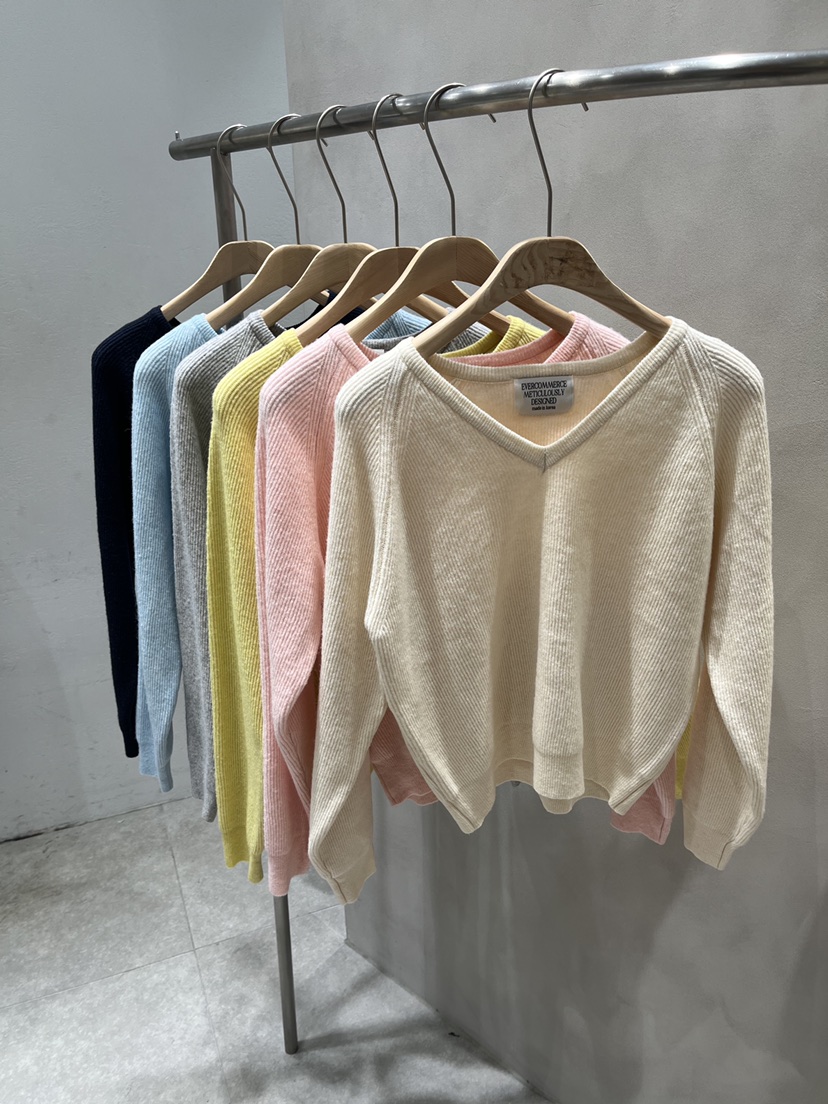 EVERCOMMERCE METICULOUSLY DESIGNED東大門直郵女裝新品真品針織衫EVERCOMMERCE METICULOUSLY DESIGNED針織衫