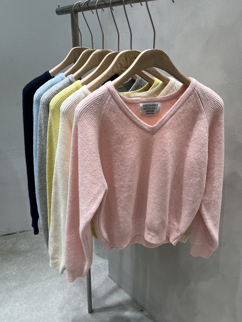 EVERCOMMERCE METICULOUSLY DESIGNED東大門直郵女裝新品真品針織衫EVERCOMMERCE METICULOUSLY DESIGNED針織衫