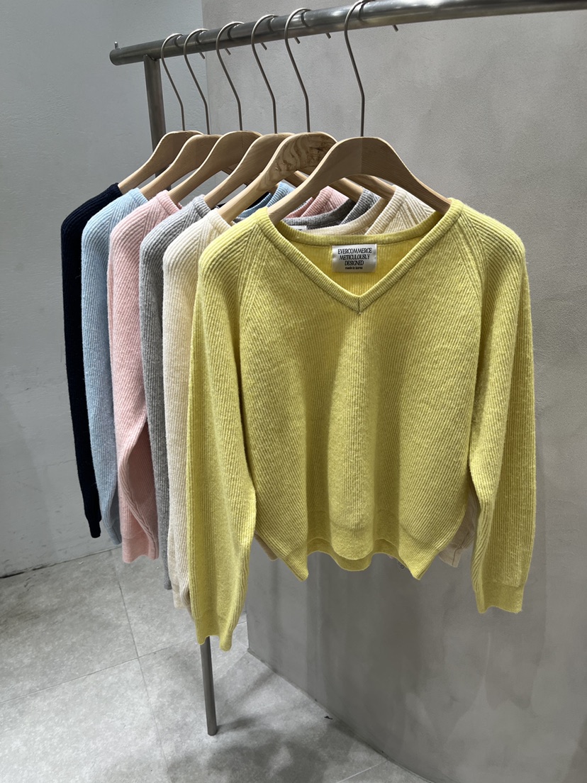 EVERCOMMERCE METICULOUSLY DESIGNED東大門直郵女裝新品真品針織衫EVERCOMMERCE METICULOUSLY DESIGNED針織衫