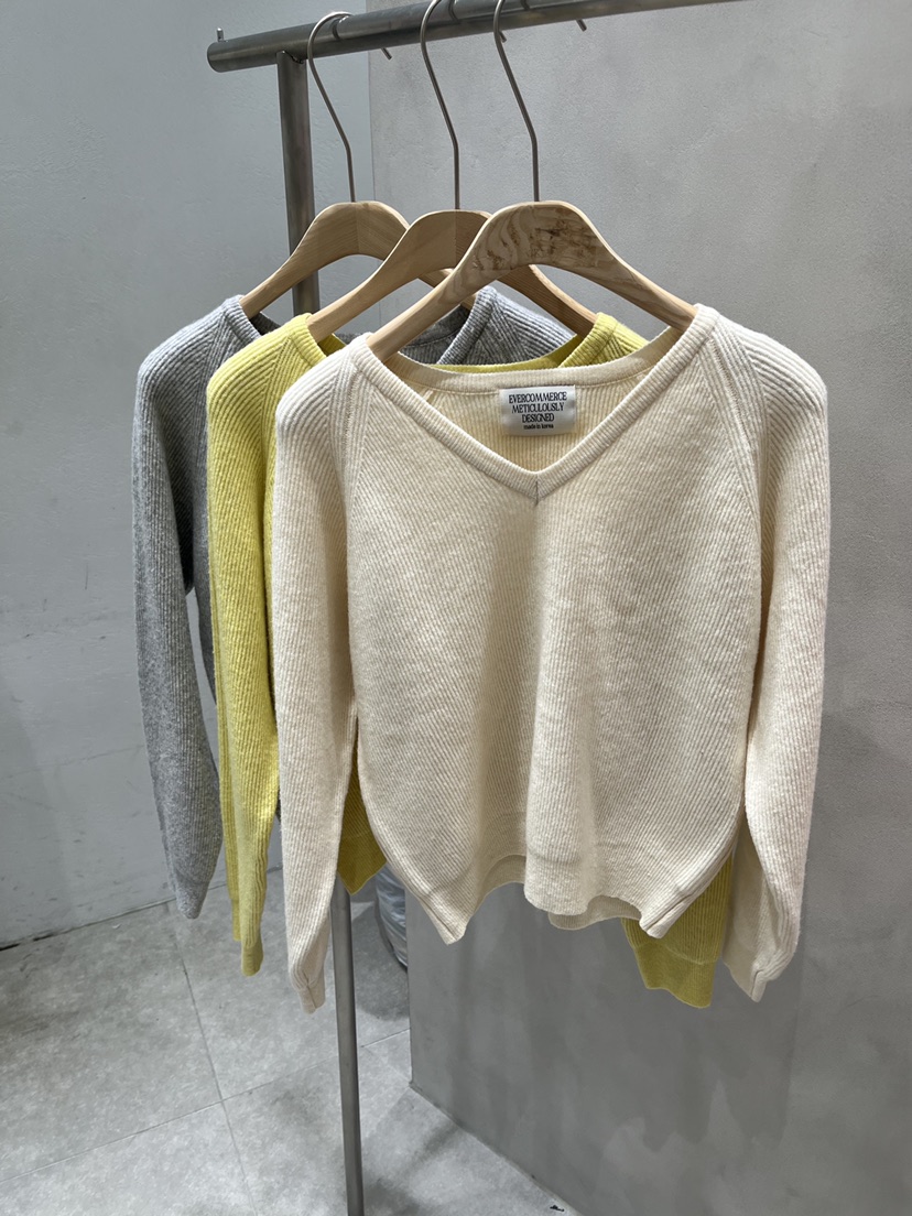 EVERCOMMERCE METICULOUSLY DESIGNED東大門直郵女裝新品真品針織衫EVERCOMMERCE METICULOUSLY DESIGNED針織衫