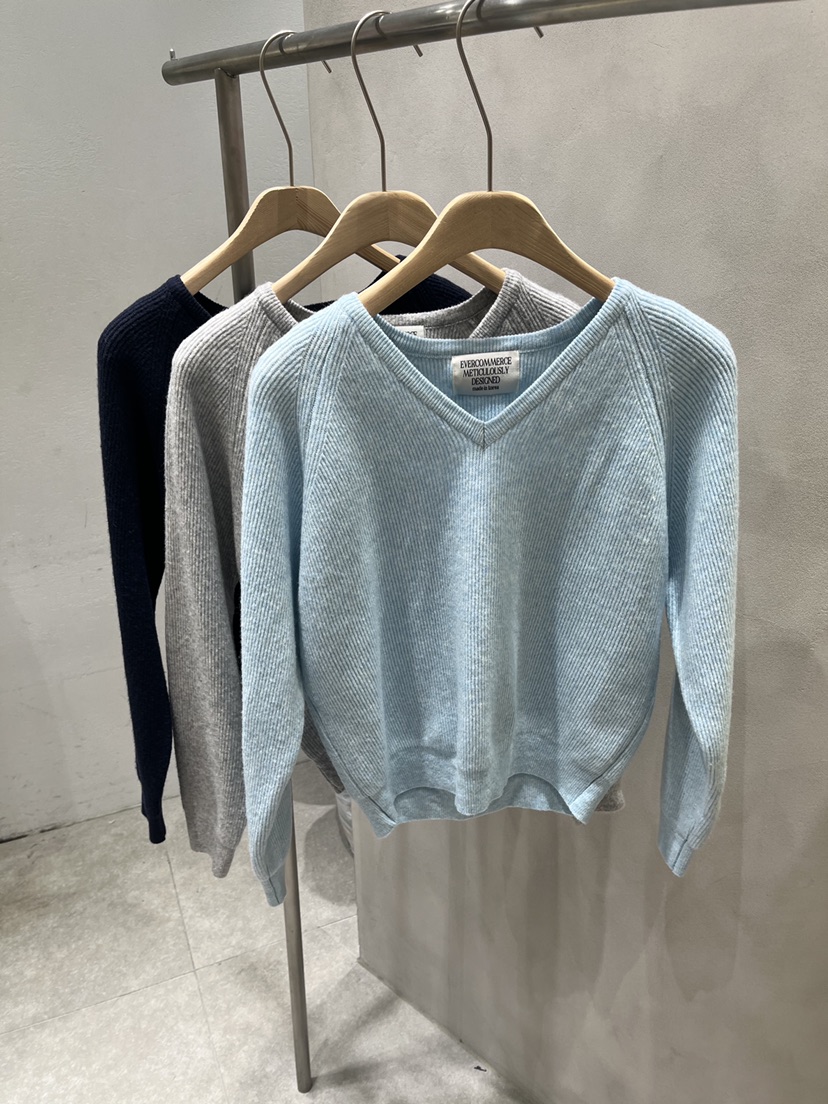 EVERCOMMERCE METICULOUSLY DESIGNED東大門直郵女裝新品真品針織衫EVERCOMMERCE METICULOUSLY DESIGNED針織衫