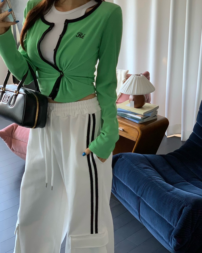 REVE CITE-L韓國直郵女裝新品熱賣時尚長袖T恤刺繡開衫REVE CITE-L長袖T恤