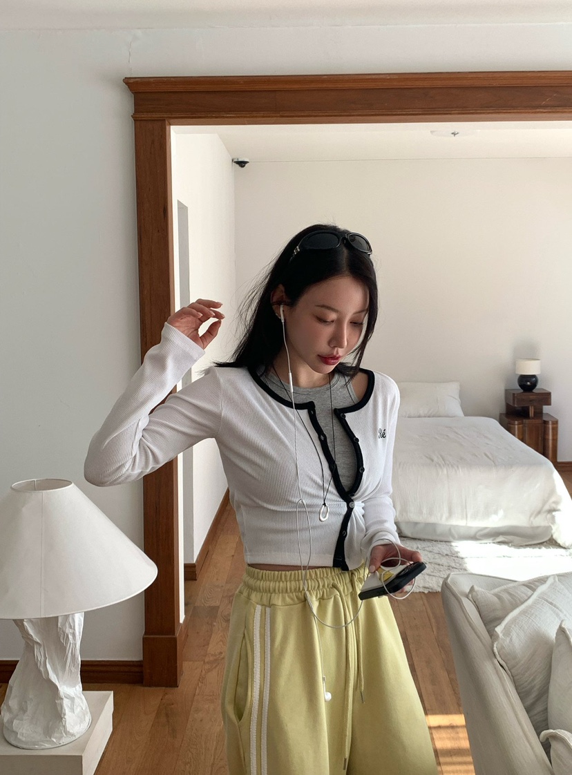 REVE CITE-L韓國直郵女裝新品熱賣時尚長袖T恤刺繡開衫REVE CITE-L長袖T恤