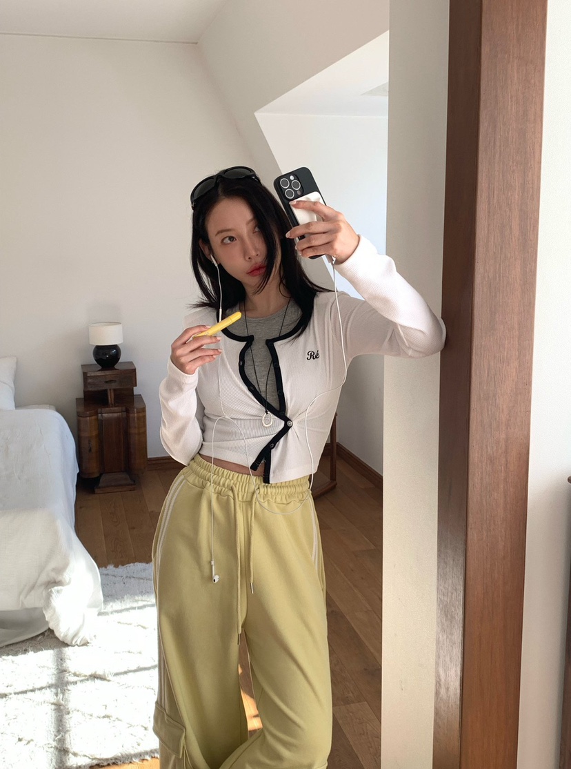 REVE CITE-L韓國直郵女裝新品熱賣時尚長袖T恤刺繡開衫REVE CITE-L長袖T恤圖色3