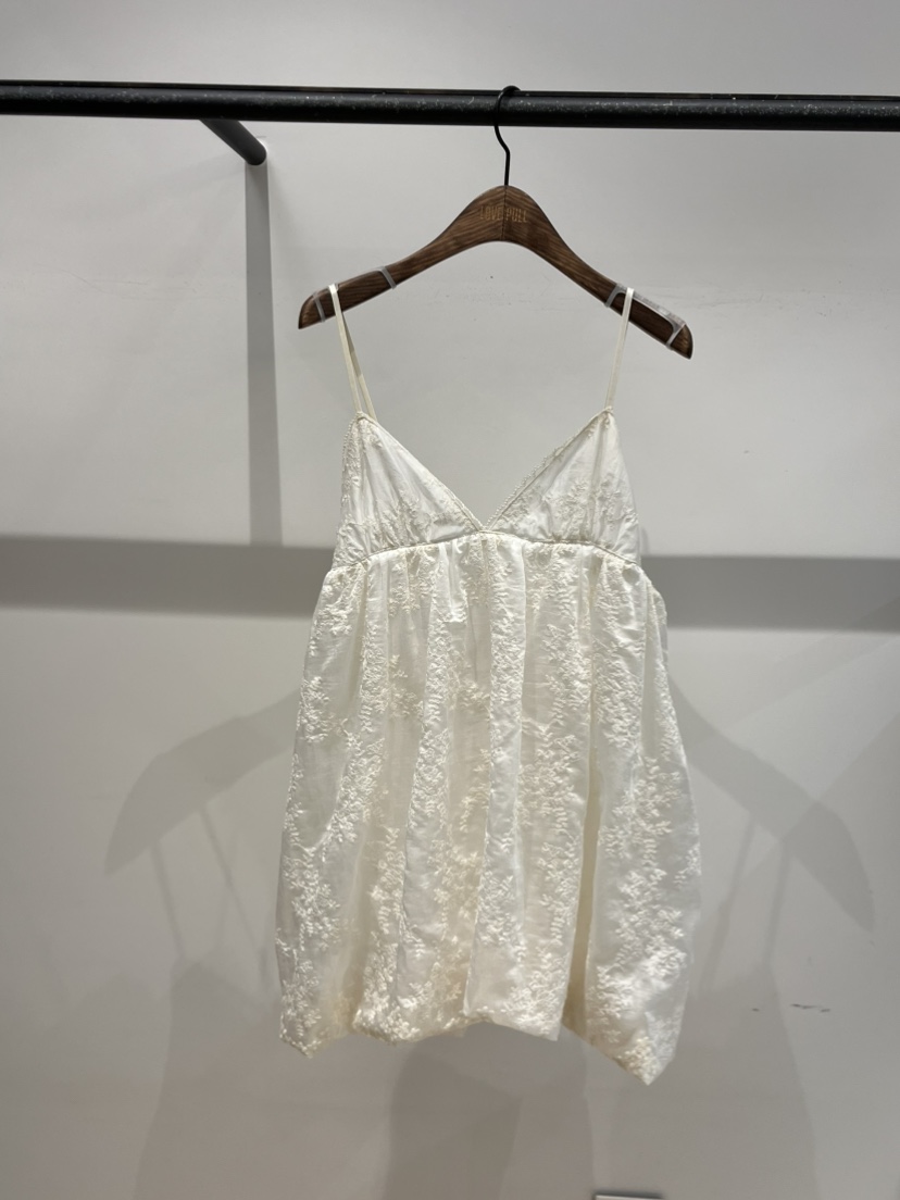 LOVE PULL東大門直郵女士新品熱賣休閑26春夏連衣裙刺繡LOVE PULL連衣裙圖色1