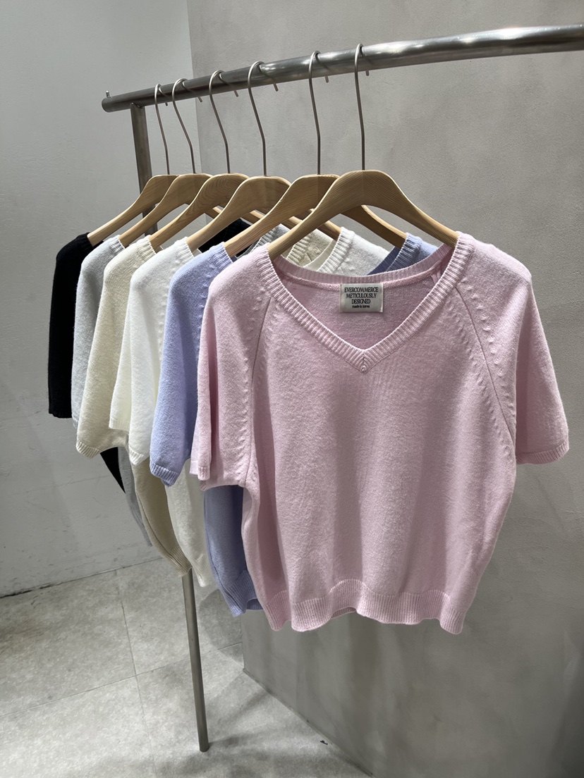 EVERCOMMERCE METICULOUSLY DESIGNED東大門直郵女裝新款休閑針織衫EVERCOMMERCE METICULOUSLY DESIGNED針織衫