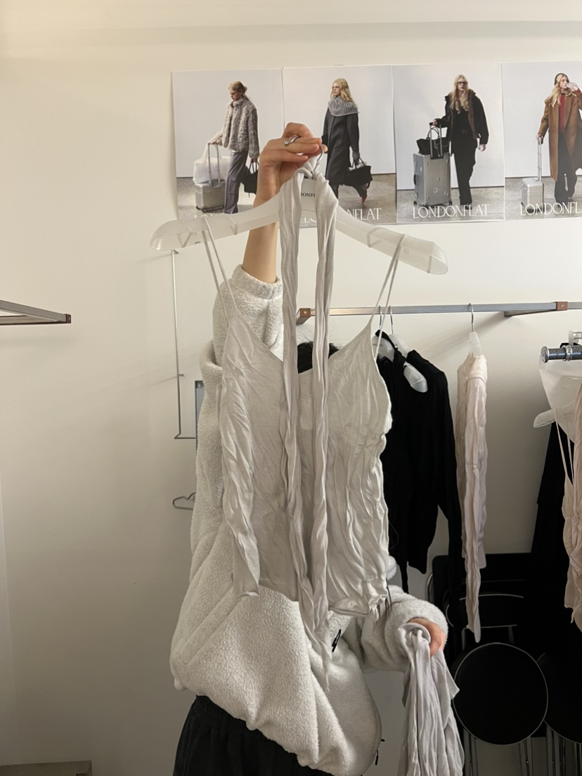 LONDON FLAT韓國直郵女裝新款推薦人氣熱賣吊帶背心含圍巾LONDON FLAT吊帶/背心圖色2