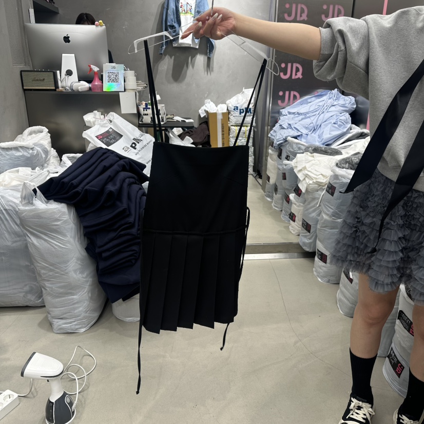 JUDYQUE東大門直郵女士新品休閑時尚職業真品26春夏連衣裙褶裥JUDYQUE連衣裙圖色2黑色