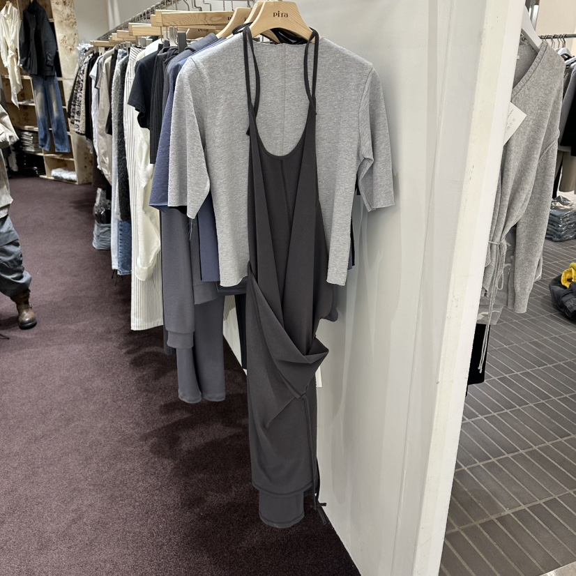 PITA/THEVERLIN東大門實拍女士新款熱賣推薦連衣裙不含內搭PITA/THEVERLIN連衣裙圖色2墨色