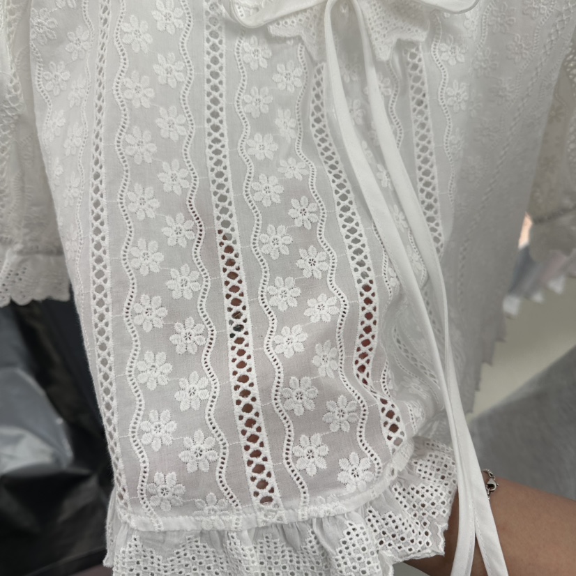 CORNER東大門直郵女士新款熱賣真品人氣推薦襯衫蕾絲衫刺繡CORNER.302襯衫/蕾絲衫