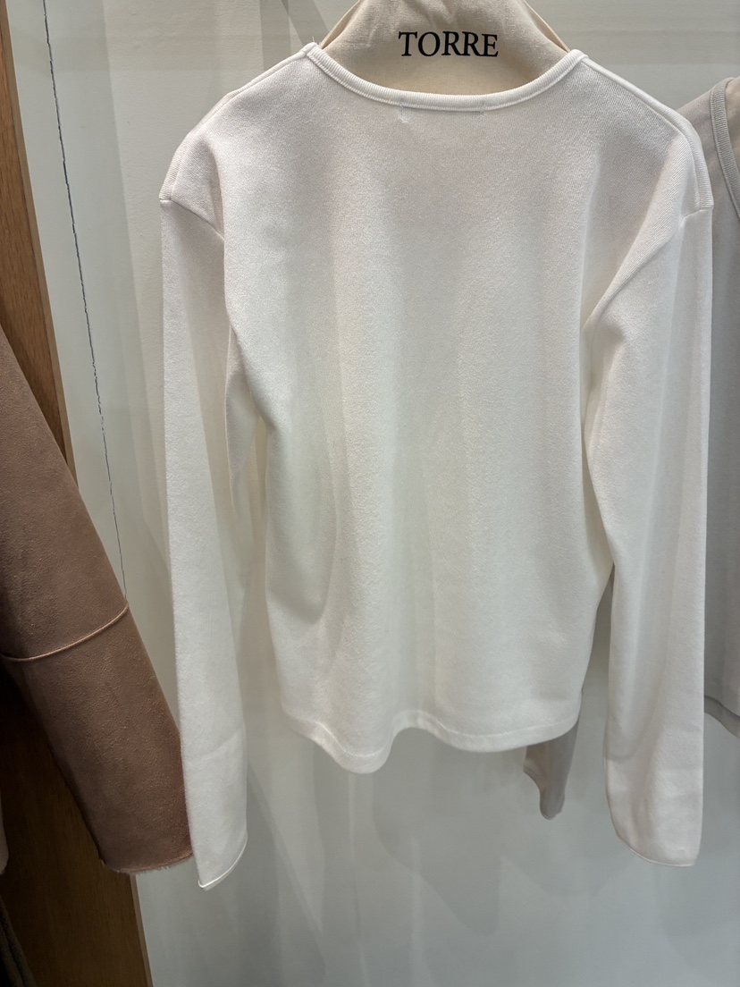 TORRE東大門直郵女士新品時尚推薦職業熱賣真品長袖T恤V領TORRE長袖T恤