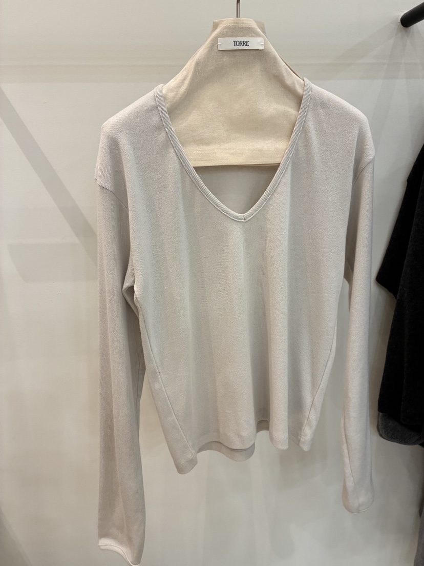 TORRE東大門直郵女士新品時尚推薦職業熱賣真品長袖T恤V領TORRE長袖T恤圖色2
