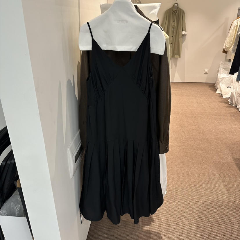 OVERTAKE東大門直郵女裝新品休閑職業26春夏真品連衣裙褶皺OVERTAKE連衣裙圖色2