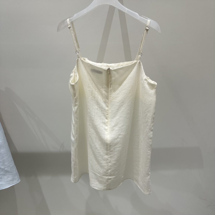 LOW MOMENT韓國直郵女士新品人氣休閑職業時尚熱賣吊帶背心LOW MOMENT吊帶/背心