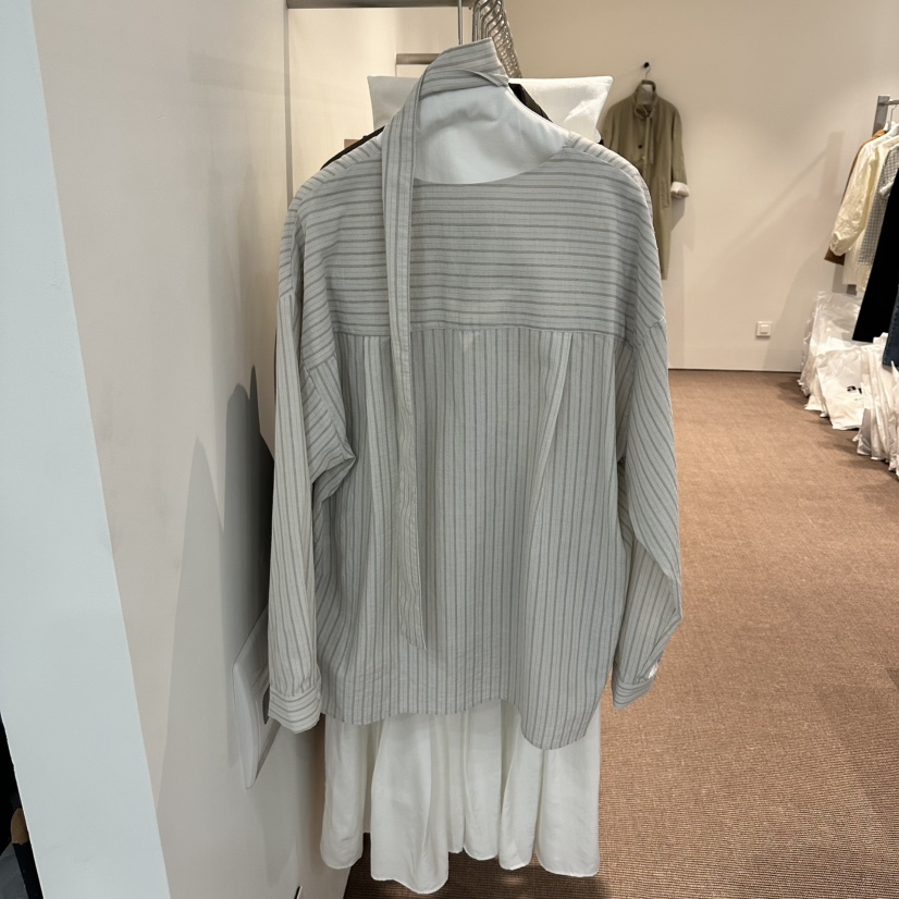 OVERTAKE韓國代購女裝新品26春夏人氣襯衫蕾絲衫含脖帶V領OVERTAKE襯衫/蕾絲衫